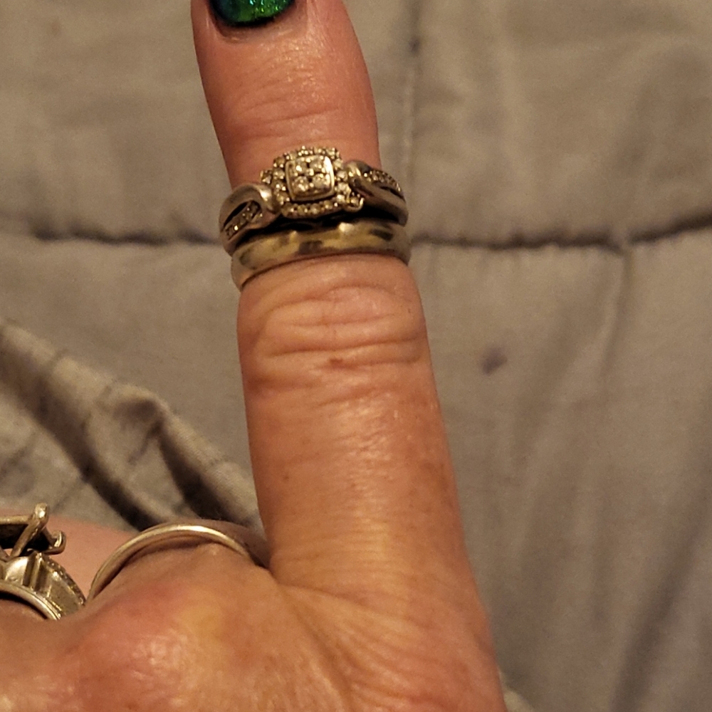Diamond engagement ring and band